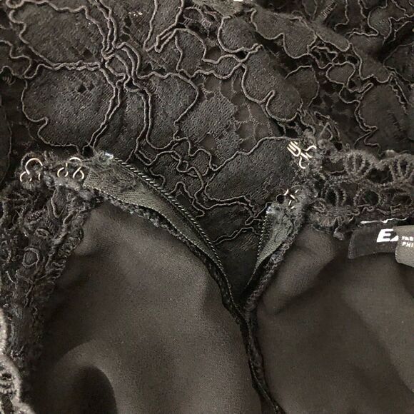 EXPRESS Black Lace Ruffle Long Sleeve Top with Mock Neck Zipper Back Size XS - Picture 10 of 11